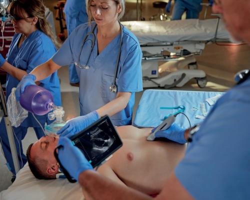 SonoSite iViz手持式超聲儀適合用戶的手掌。 在床邊和現(xiàn)場惡劣的臨床環(huán)境中，它都能提供快速解答。 它結(jié)合了卓越的成像性能，超機動性和單手操作，同時允許操作員與同事協(xié)作并共享信息。 ＃RSNA19 #RSNA＃RSNA2019 #POCUS